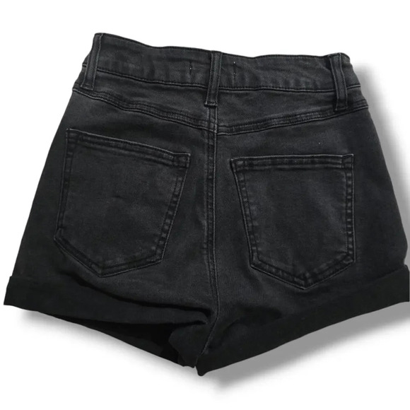 Forever 21 women's black rolled Cuffs denim shorts  - size 25 - Picture 4 of 7
